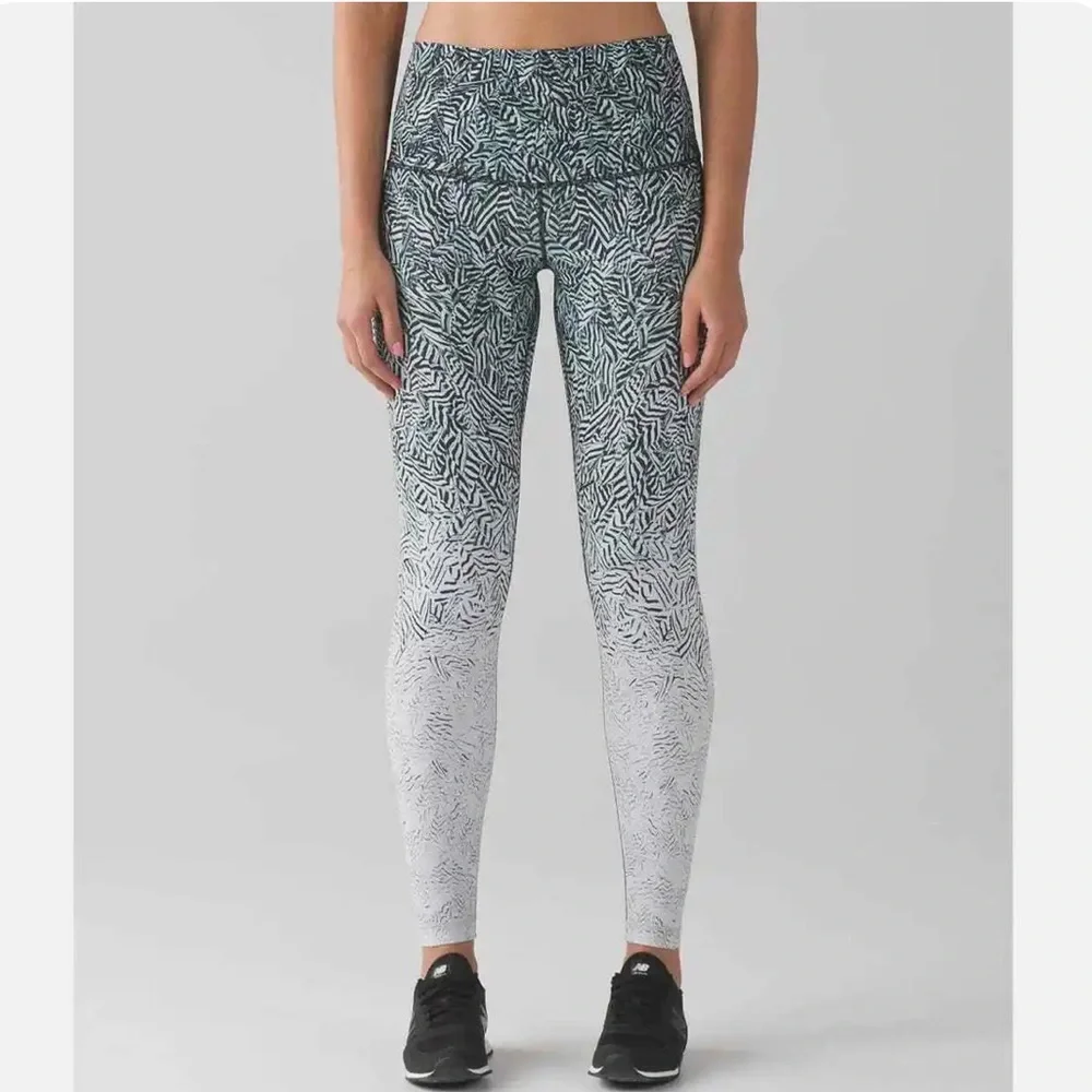 Lululemon Ombré Zebra Leggings - Picture 2 of 11